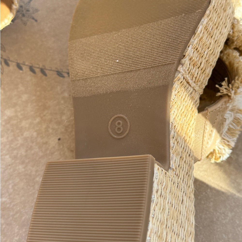 Universal Thread Sandals - image 3